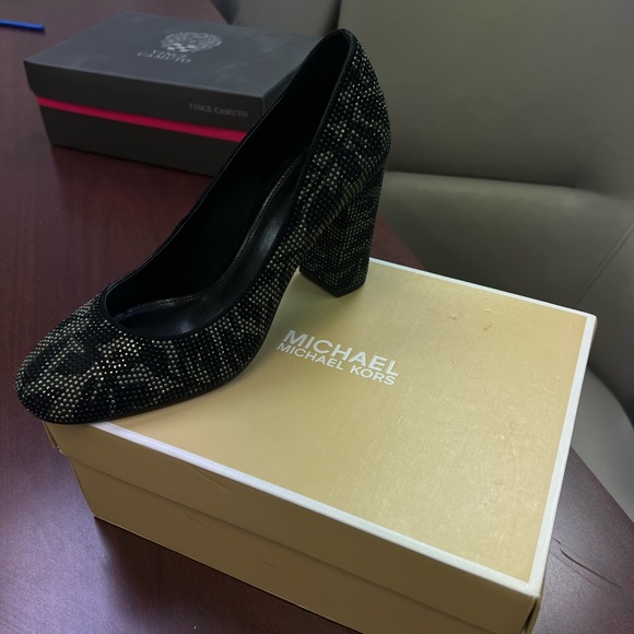 Women’s 8 Heels - Picture 1 of 2